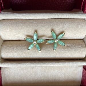 1 Pair of Earrings - Floral Post